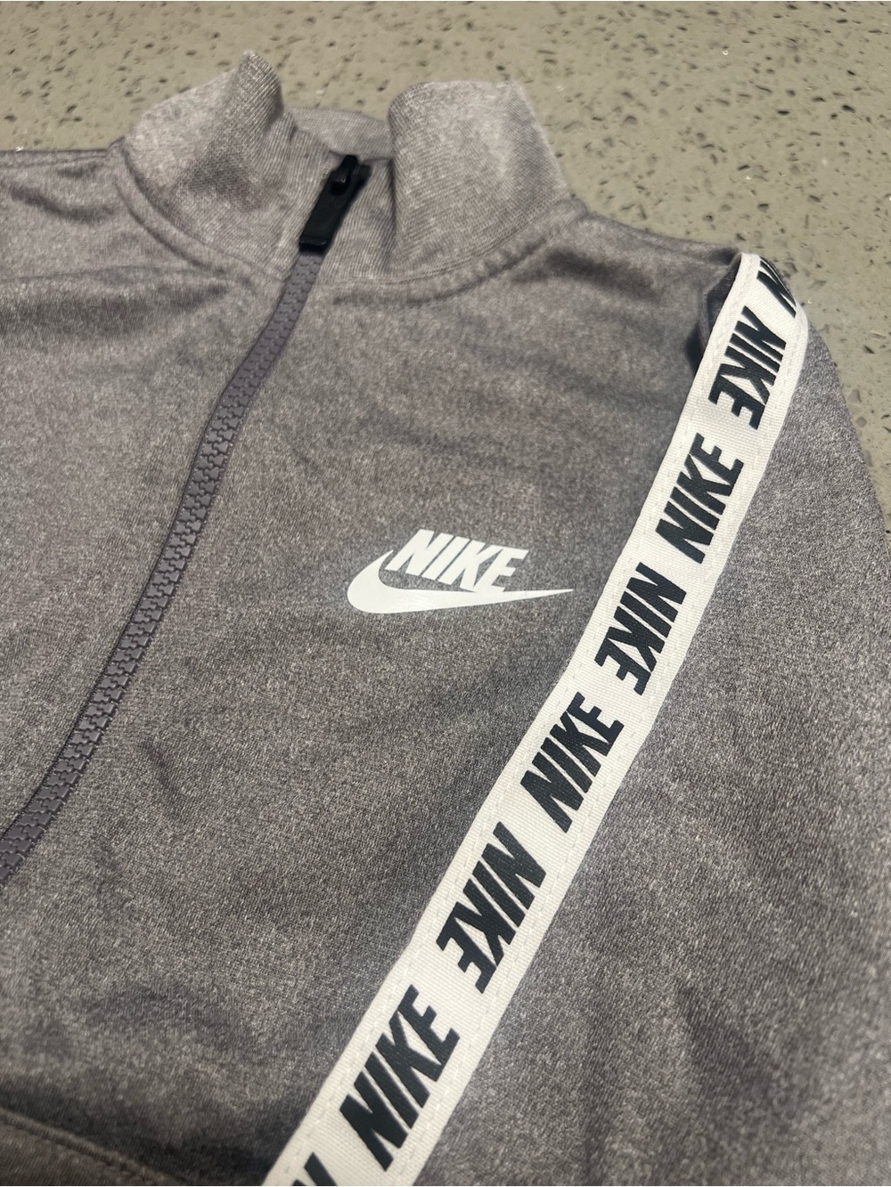Nike Kids Gray Logo Track Jacket & Joggers Set size 5 - Picture 8 of 14